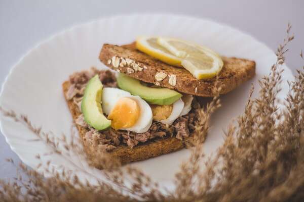 Sandwich de palta y huevo